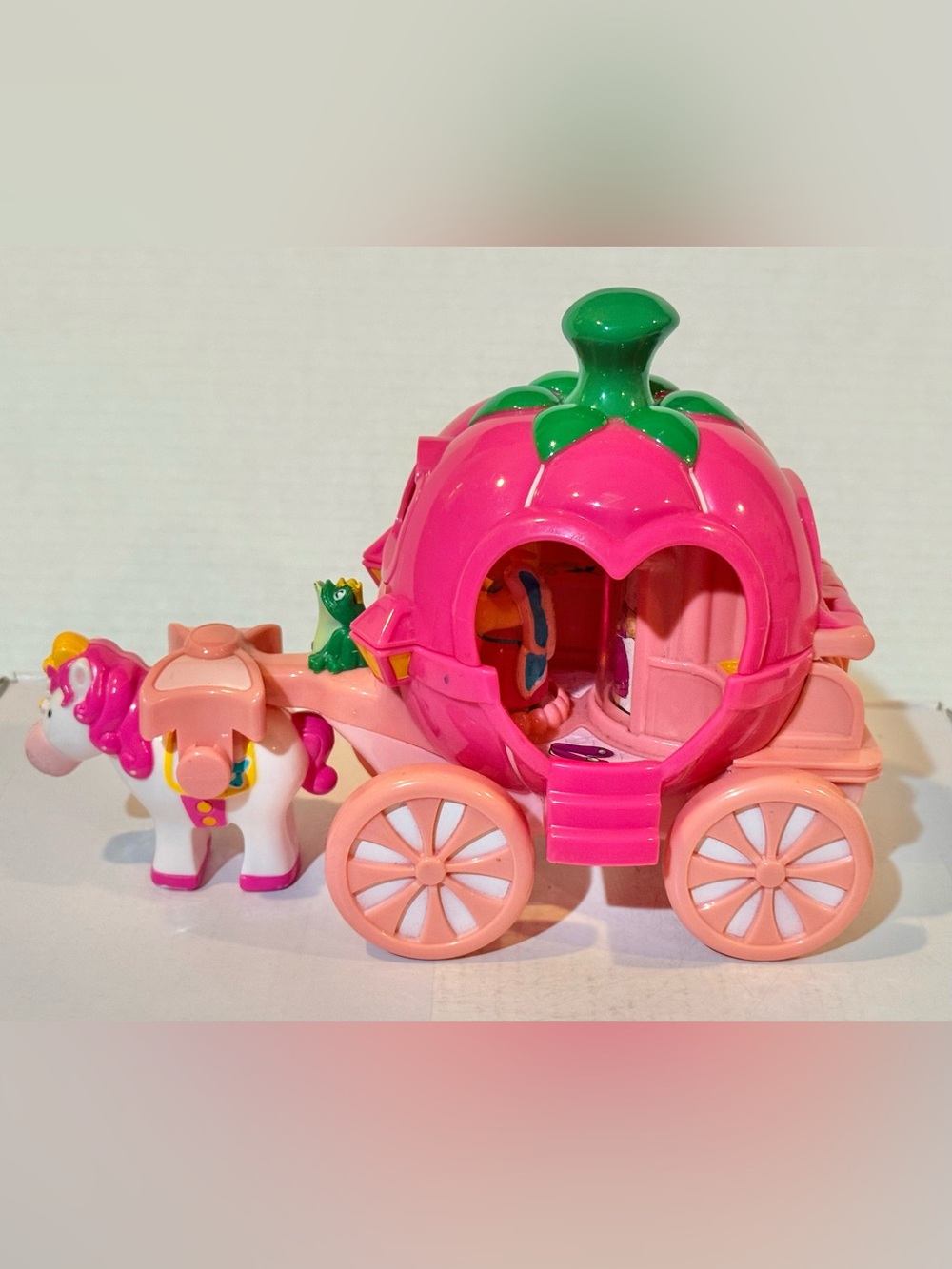WOW Toys Pippa’s Princess Carriage Playset ⭐️⭐️Pre-Used Good Condition ⭐️⭐️